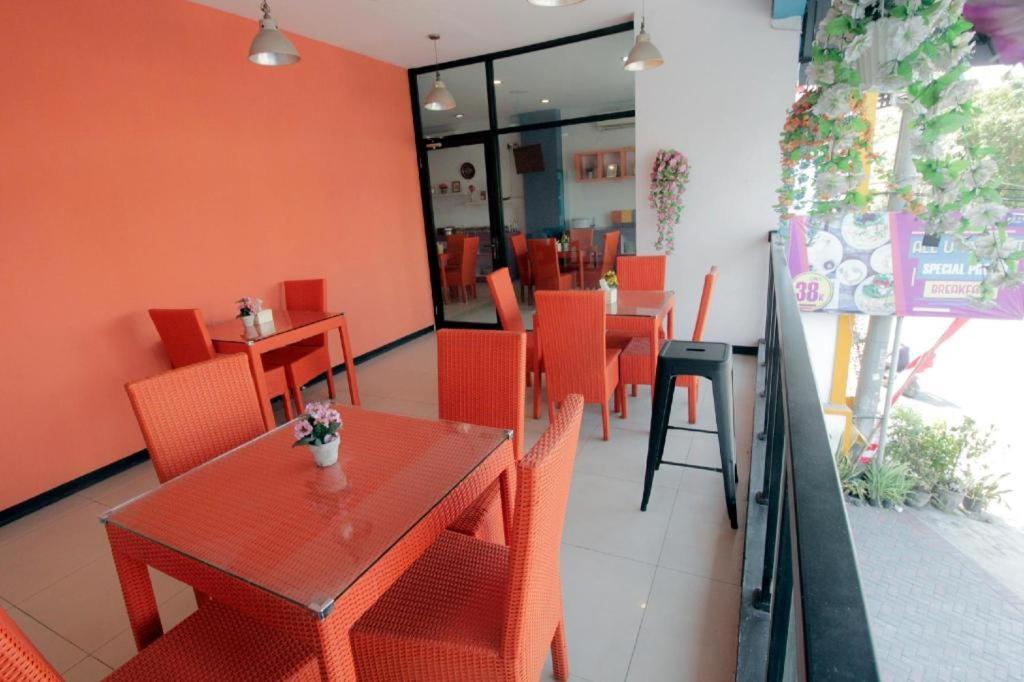 Oriza Hotel Surabaya Buitenkant foto