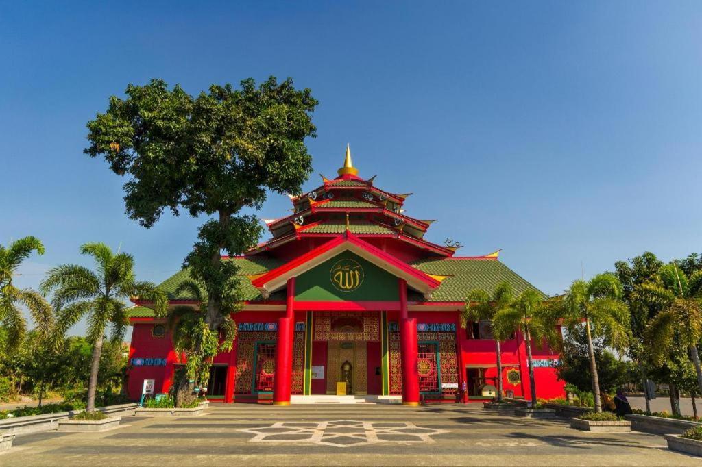 Oriza Hotel Surabaya Buitenkant foto