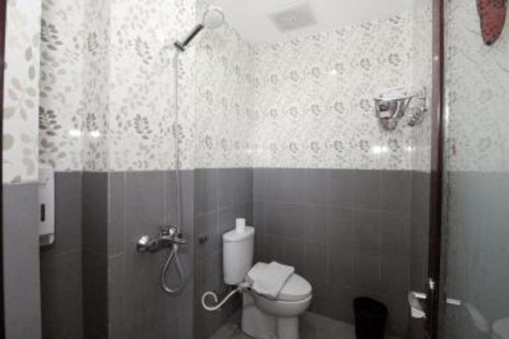 Oriza Hotel Surabaya Buitenkant foto